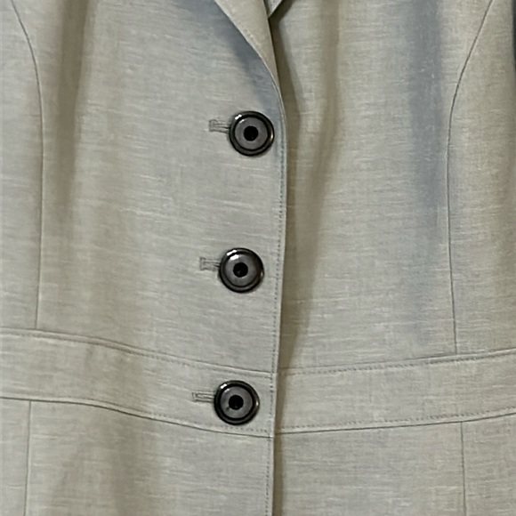Pale Gray Vintage 2 Piece Single Breasted Pantsuit w Pearlized Buttons - Picture 5 of 7